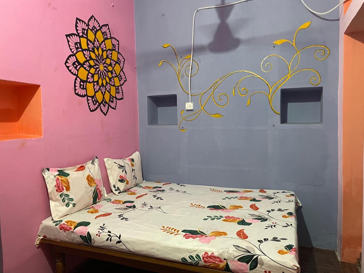 Indra Paying Guest House Waranasi Zewnętrze zdjęcie