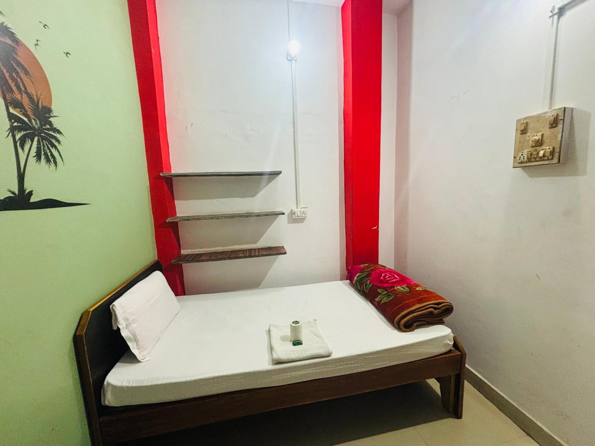 Indra Paying Guest House Waranasi Zewnętrze zdjęcie